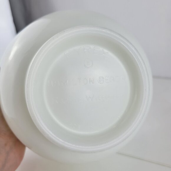 Vintage Pyrex White Milk Glass Hamilton Beach #15 Ribbed Mixing Batter Bowl - Picture 5 of 10